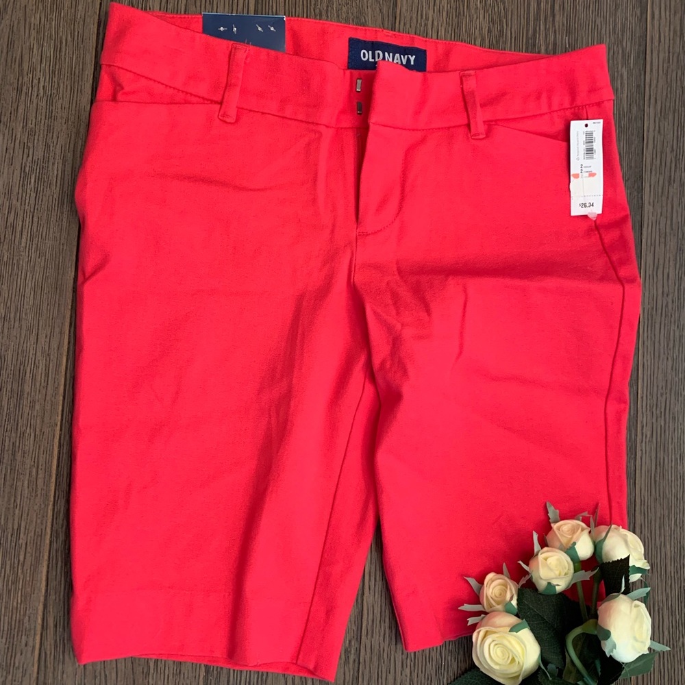 OLD NAVY BERMUDA LENGTH SHORTS SIZE 2